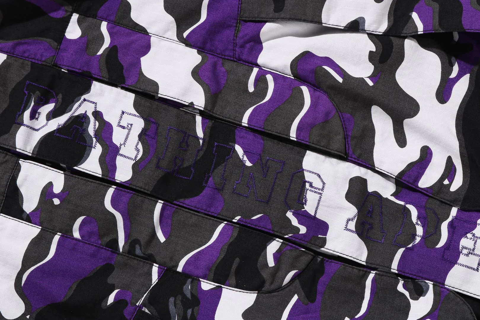 GLITCH WOODLAND CAMO SHORT SNOWBOARD JACKET - Image 4
