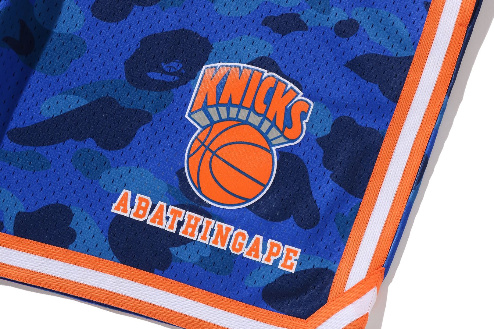BAPE X M&N NBA - NEW YORK KNICKS SWINGMAN SHORTS - Image 4